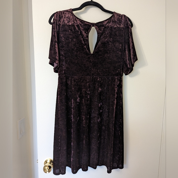 AE Crushed Velvet Flutter Sleeve Dress, size L, 90s-style empire waist - Picture 2 of 3
